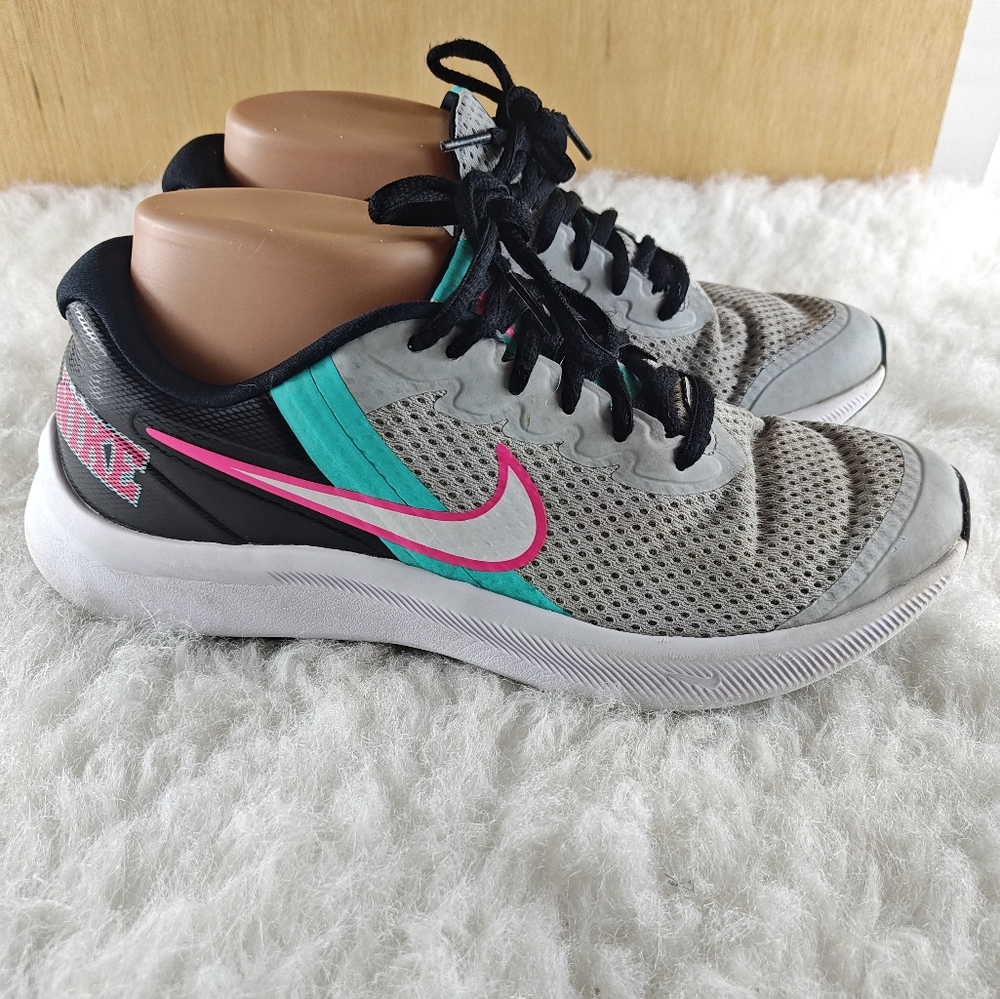 Nike Women's size 6.5 Gray Black and pink Running sneaker - Picture 6 of 10